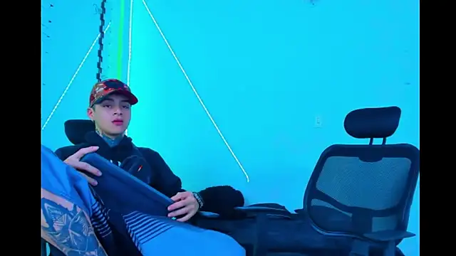 HOT boy2025 online show from September 19, 5:20 am