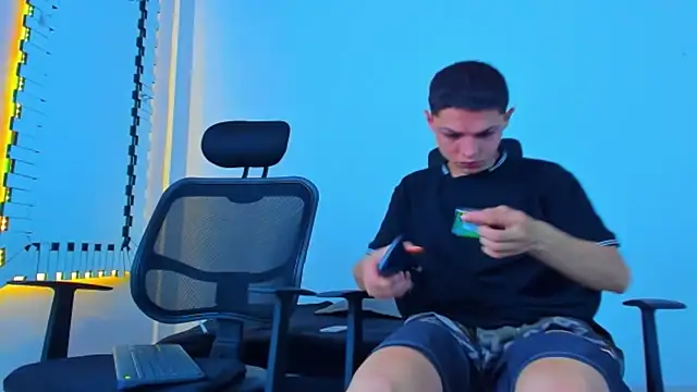 HOT boy2025 online show from November 15, 2:42 am