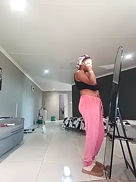 Snapshot of Mayo01_ chatting on April 6, 6:03 am Mayo01 online show from April 6, 6:03 am