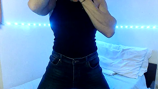 Snapshot of Alexx_Fit023 chatting on December 22, 4:17 pm Alexx Fit023 online show from December 22, 4:17 pm