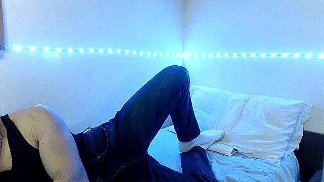 Snapshot of Alexx_Fit023 chatting on December 29, 10:57 pm Alexx Fit023 online show from December 29, 10:57 pm