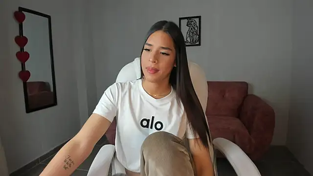 Snapshot of Alice23jones chatting on March 7, 3:49 pm Alice23jones online show from March 7, 3:49 pm