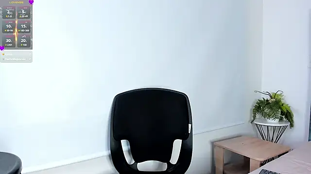 Dapnne  online show from December 13, 2:32 am