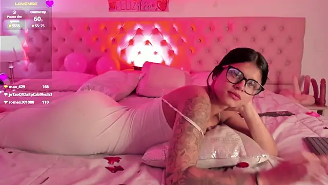 Dapnne  online show from February 14, 6:19 pm