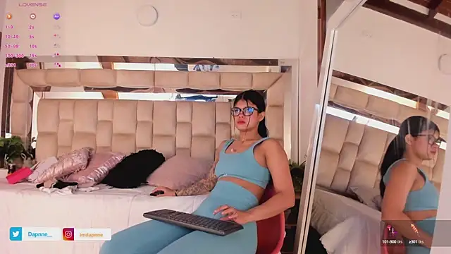 Dapnne  online show from October 15, 12:38 pm