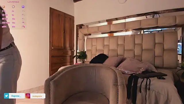 Dapnne  online show from October 23, 12:37 pm