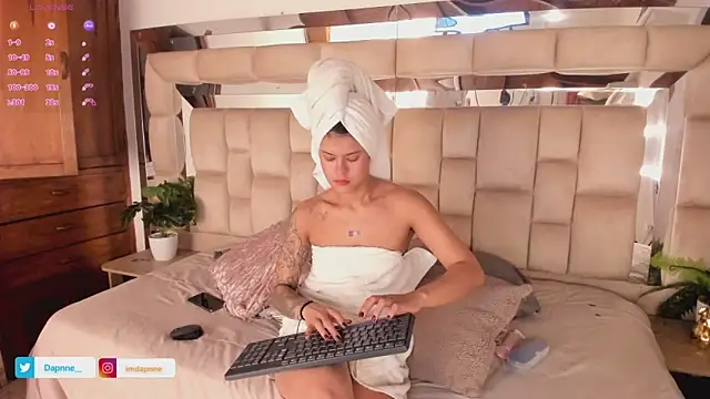 Dapnne  online show from October 30, 12:17 pm