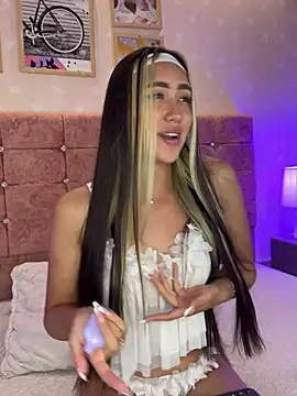 Snapshot of liaa_18 chatting on February 18, 8:05 am liaa 18 online show from February 18, 8:05 am