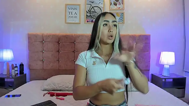 Snapshot of liaa_18 chatting on March 19, 4:25 am liaa 18 online show from March 19, 4:25 am