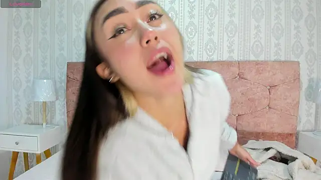 Snapshot of liaa_18 chatting on September 9, 3:39 am liaa 18 online show from September 9, 3:39 am