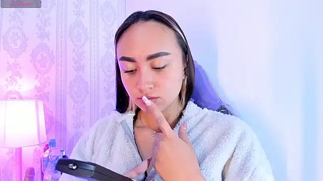 Snapshot of liaa_18 chatting on October 22, 4:35 am liaa 18 online show from October 22, 4:35 am