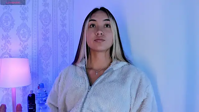 Snapshot of liaa_18 chatting on October 24, 3:03 am liaa 18 online show from October 24, 3:03 am