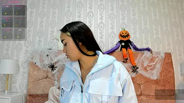 Snapshot of liaa_18 chatting on October 30, 2:57 am liaa 18 online show from October 30, 2:57 am