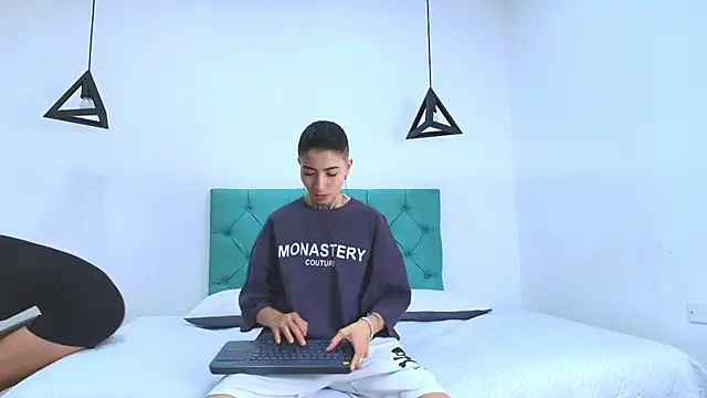 Snapshot of Tinny_and_Candy chatting on January 13, 1:49 pm Tinny and Candy online show from January 13, 1:49 pm