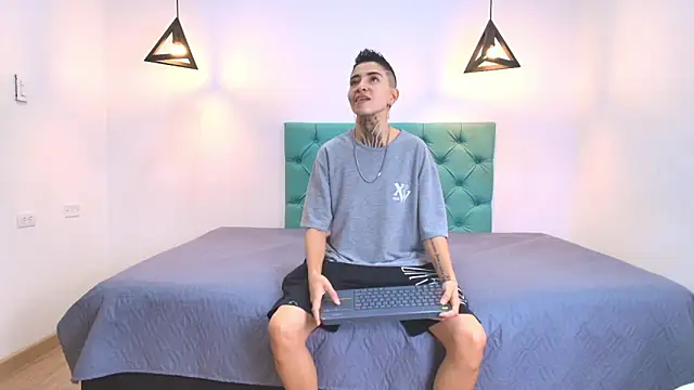 Snapshot of Tinny_and_Candy chatting on January 14, 1:06 pm Tinny and Candy online show from January 14, 1:06 pm