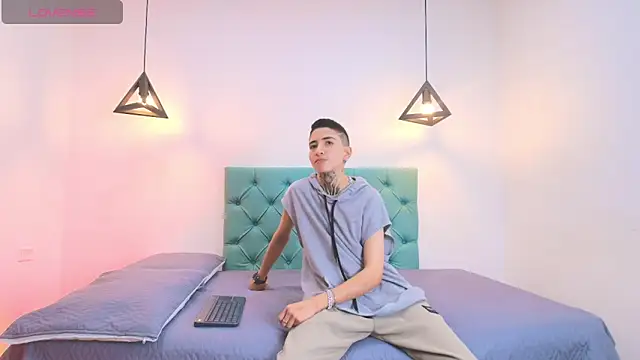 Snapshot of Tinny_and_Candy chatting on January 24, 1:25 pm Tinny and Candy online show from January 24, 1:25 pm