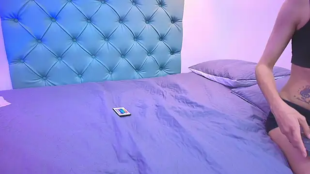 Snapshot of Tinny_and_Candy chatting on February 17, 4:37 pm Tinny and Candy online show from February 17, 4:37 pm