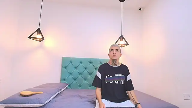 Snapshot of Tinny_and_Candy chatting on February 27, 1:28 pm Tinny and Candy online show from February 27, 1:28 pm