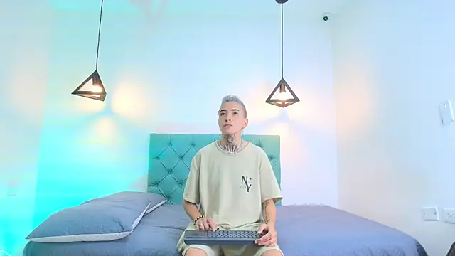 Snapshot of Tinny_and_Candy chatting on February 28, 1:03 pm Tinny and Candy online show from February 28, 1:03 pm