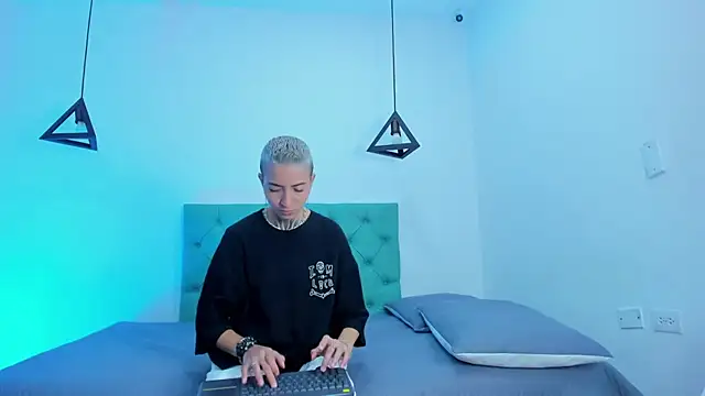 Snapshot of Tinny_and_Candy chatting on March 2, 1:05 pm Tinny and Candy online show from March 2, 1:05 pm