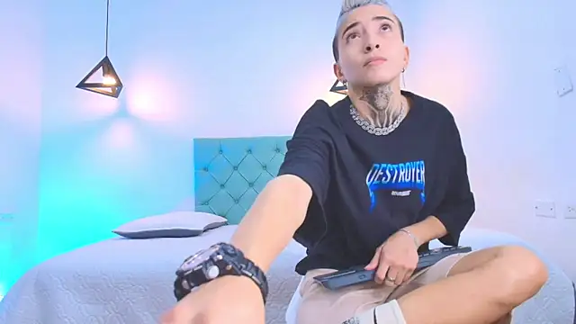 Snapshot of Tinny_and_Candy chatting on March 7, 1:07 pm Tinny and Candy online show from March 7, 1:07 pm