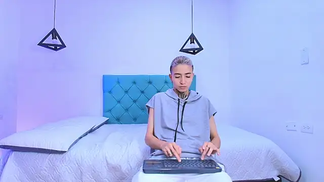 Snapshot of Tinny_and_Candy chatting on March 11, 1:12 pm Tinny and Candy online show from March 11, 1:12 pm