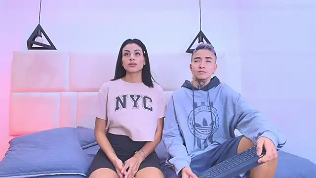 Snapshot of Tinny_and_Candy chatting on March 18, 1:20 pm Tinny and Candy online show from March 18, 1:20 pm