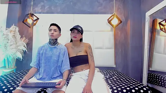 Snapshot of Tinny_and_Candy chatting on October 20, 12:27 pm Tinny and Candy online show from October 20, 12:27 pm