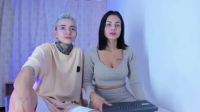 Snapshot of Tinny_and_Candy chatting on December 3, 2:52 am Tinny and Candy online show from December 3, 2:52 am