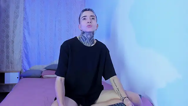 Tinny and Candy online show from January 6, 12:03 am