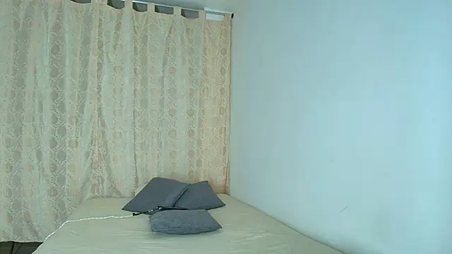 Tinny and Candy online show from April 28, 11:21 pm