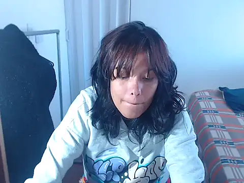 Snapshot of home_vlak chatting on February 22, 5:33 pm home vlak online show from February 22, 5:33 pm