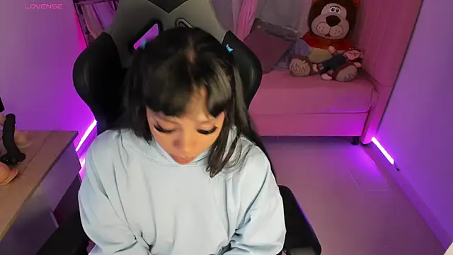 zoesullivan online show from February 17, 9:35 am