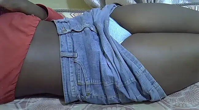 Snapshot of naughtycate_ chatting on February 25, 1:30 am naughtycate online show from February 25, 1:30 am