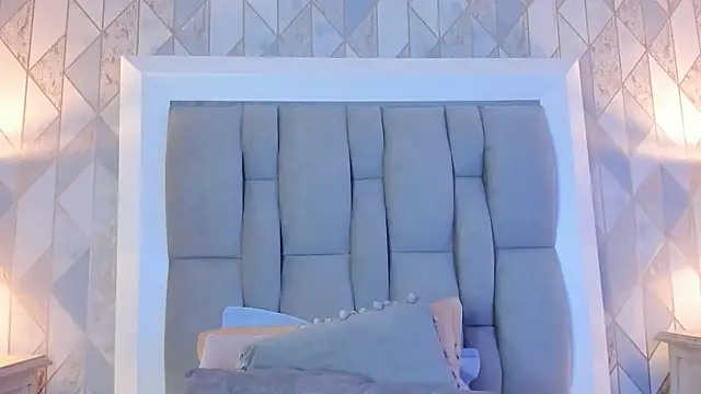 Ginger Violetta  online show from December 1, 7:36 pm