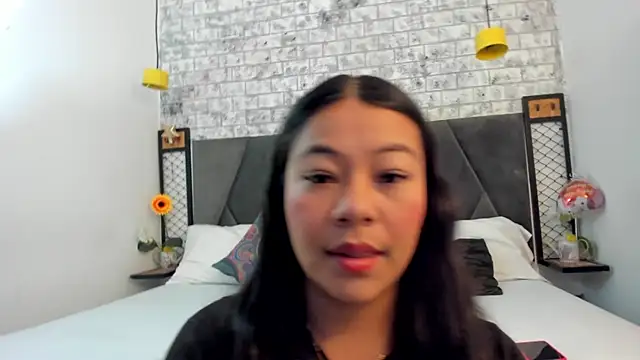 Snapshot of MilaaAdams chatting on October 18, 10:05 am MilaaAdams online show from October 18, 10:05 am