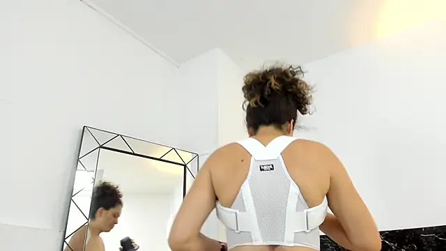 Snapshot of Juliabadlee chatting on December 12, 3:32 am Juliabadlee online show from December 12, 3:32 am