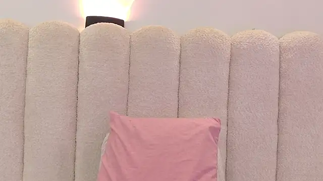 Snapshot of Juliabadlee chatting on September 10, 6:19 pm Juliabadlee online show from September 10, 6:19 pm