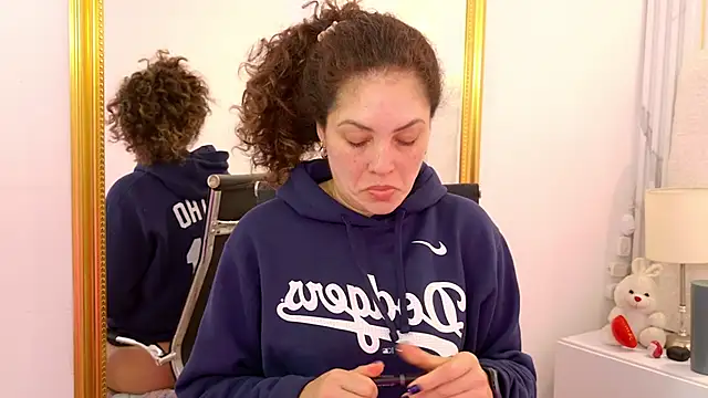 Snapshot of Juliabadlee chatting on November 13, 8:41 pm Juliabadlee online show from November 13, 8:41 pm