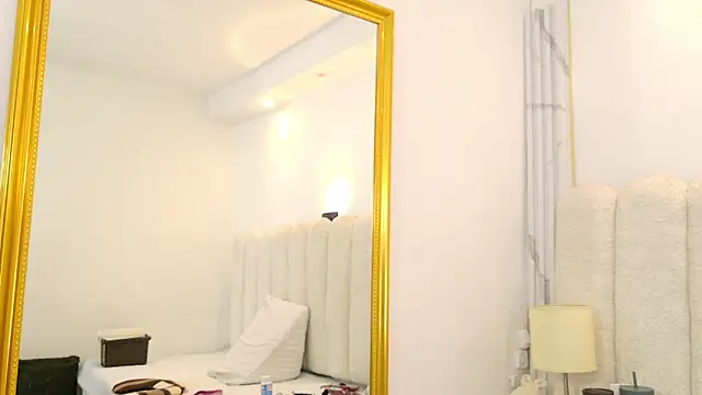 Snapshot of Juliabadlee chatting on December 15, 9:08 pm Juliabadlee online show from December 15, 9:08 pm