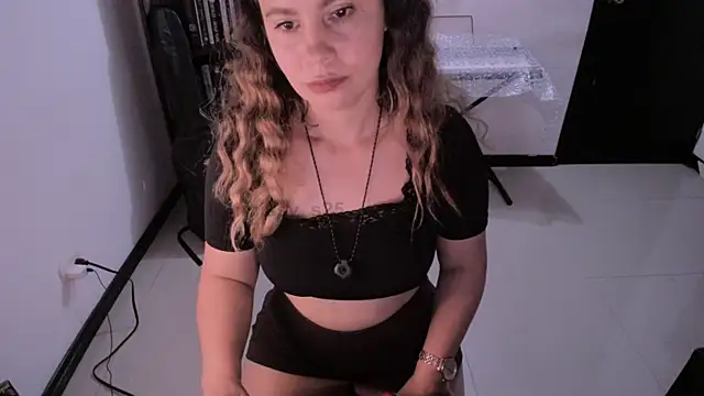 gigi stephans online show from August 5, 1:19 am