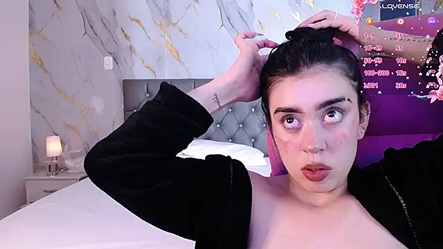 Snapshot of Julieta_De_Los_Angeles chatting on February 12, 9:42 am Julieta De Los Angeles online show from February 12, 9:42 am