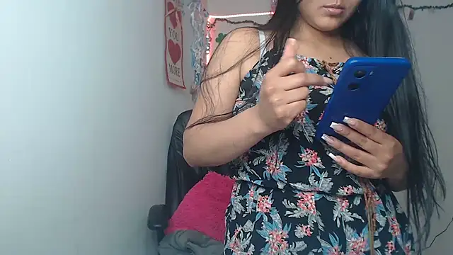 Snapshot of Zafiroweb09 chatting on December 18, 9:29 pm Zafiroweb09 online show from December 18, 9:29 pm