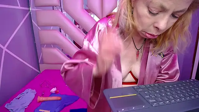 sophia ny online show from February 22, 9:48 pm