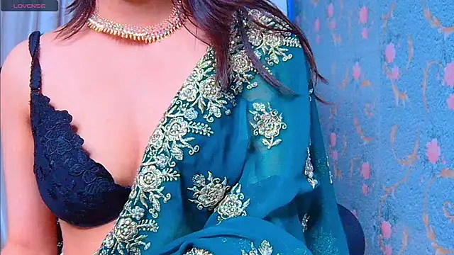 Snapshot of Aashika-Kaur chatting on December 17, 6:13 am Aashika-Kaur online show from December 17, 6:13 am