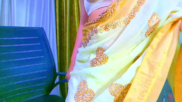 Snapshot of Aashika-Kaur chatting on March 8, 4:01 am Aashika-Kaur online show from March 8, 4:01 am