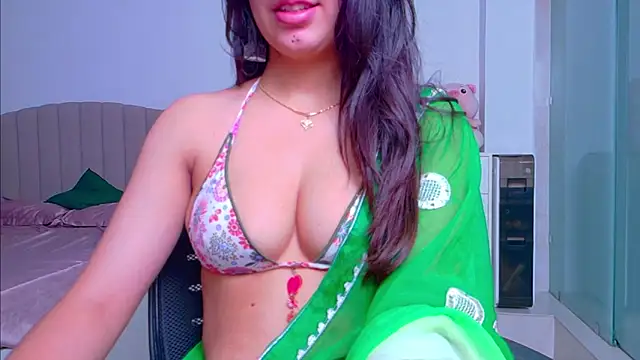 Snapshot of Aashika-Kaur chatting on September 13, 4:12 am Aashika-Kaur online show from September 13, 4:12 am