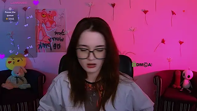 liana kisses online show from May 5, 7:00 pm