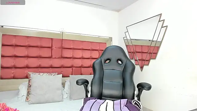 BarbaraKnox  online show from January 5, 12:10 pm