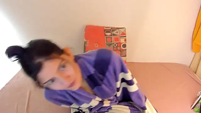 Snapshot of misstoya chatting on February 9, 12:06 am misstoya online show from February 9, 12:06 am